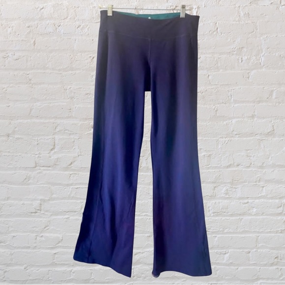 Athleta Purple KickBooty Yoga Pants Size Medium - Picture 2 of 7